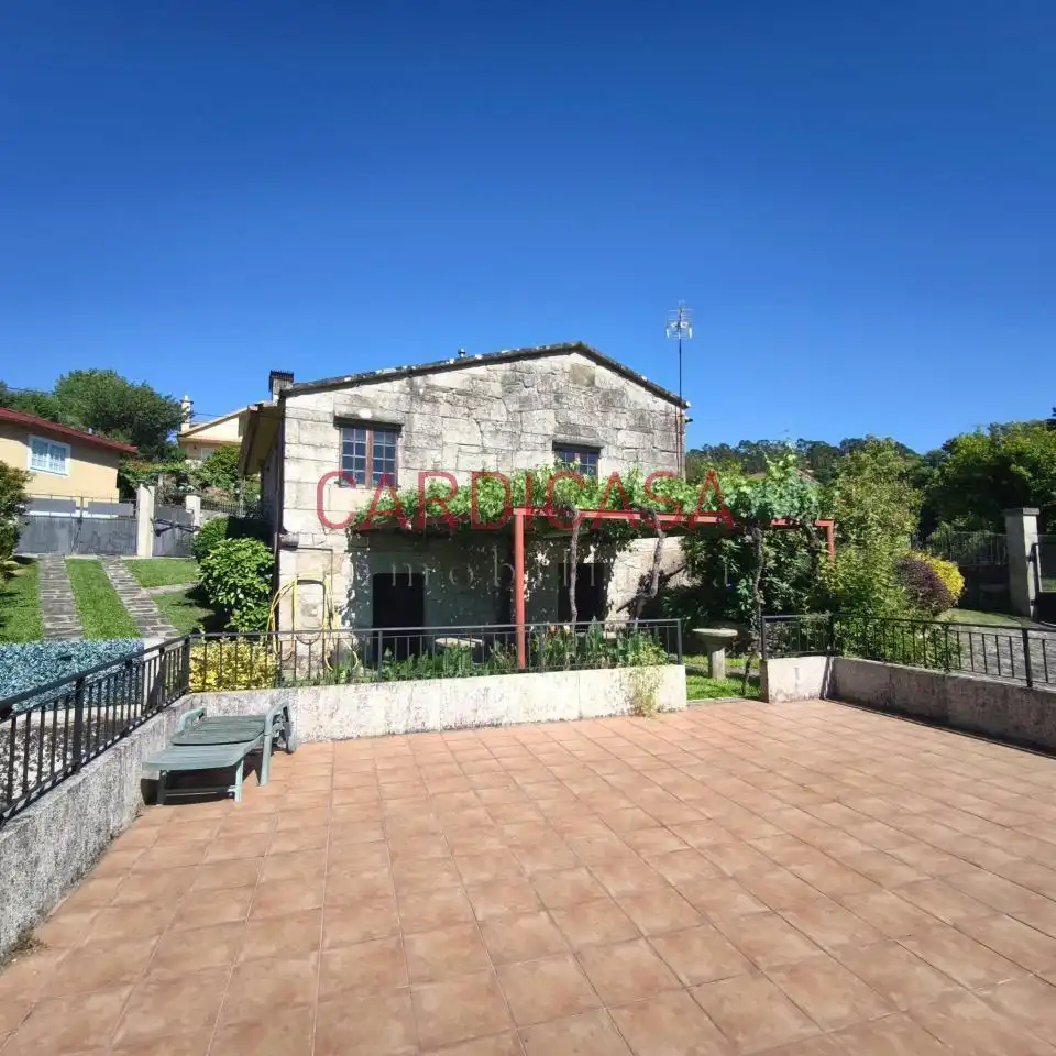 Vista exterior de Casa o xalet en venda en Mondariz amb Calefacció, Jardí privat i Terrassa