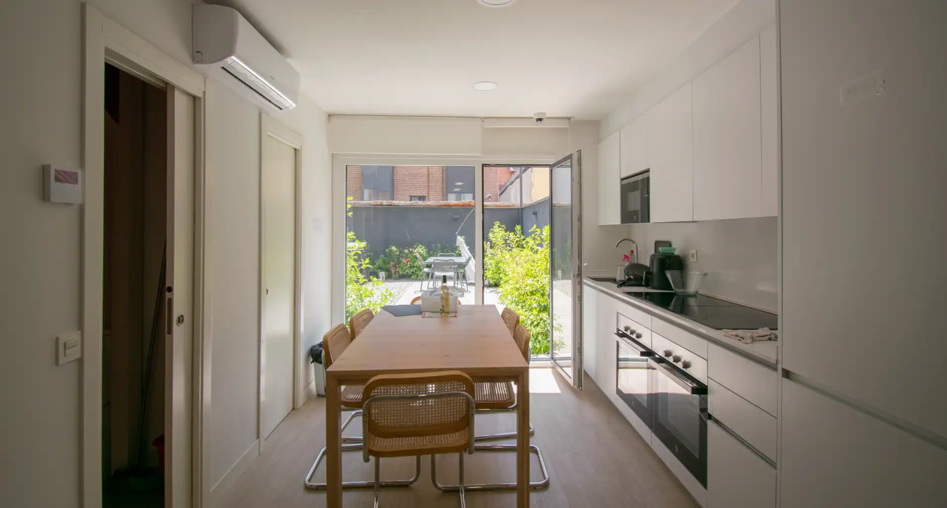 Cuina de Casa o xalet per a compartir en Madrid amb Aire condicionat, Calefacció i Terrassa