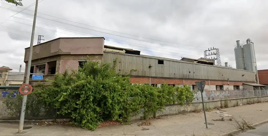 Industrial building for sale in C/ Miravalles, imagen 2