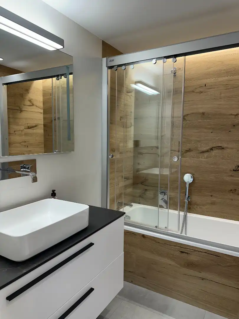 Badezimmer von Wohnung zum Verkauf in Castrillón mit Heizung, Parkett und Internet