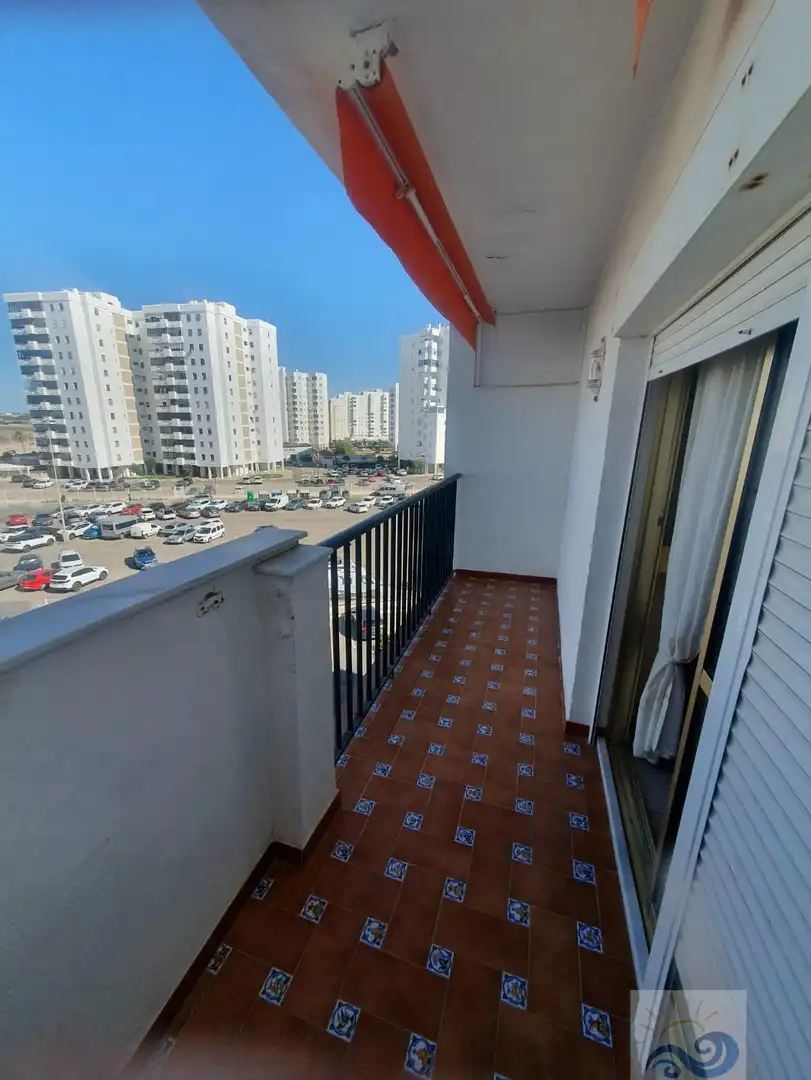 Apartament amb terrassa en venda a Valdelagrana, imagen 2