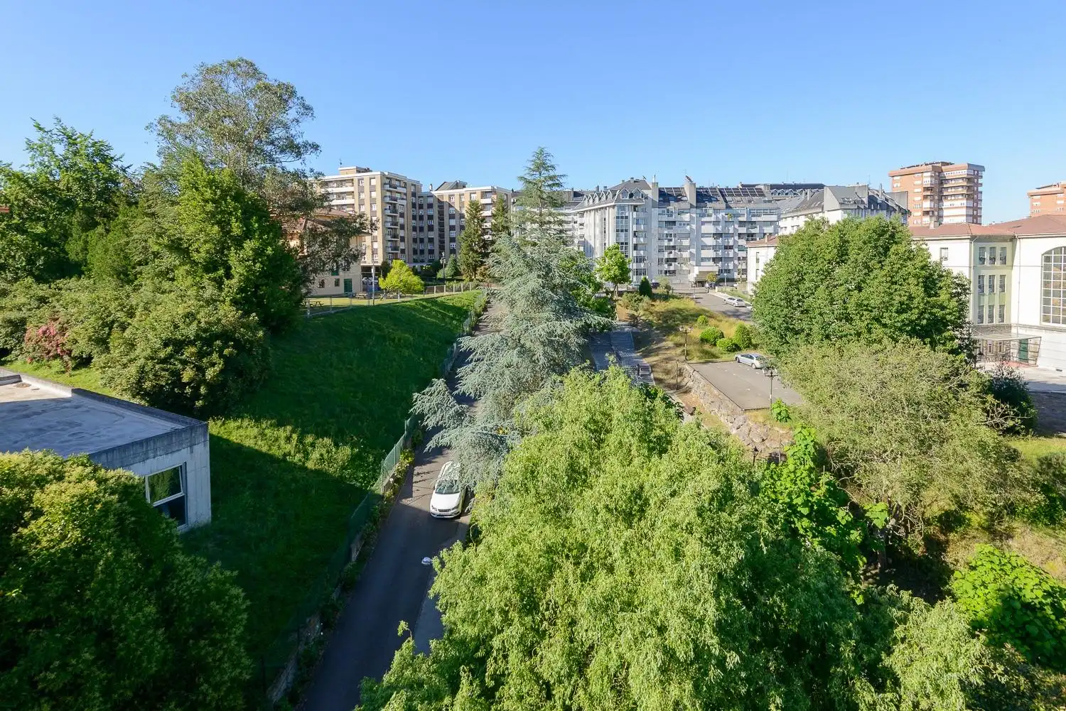 Vista exterior de Pis en venda en Oviedo  amb Calefacció, Terrassa i Traster
