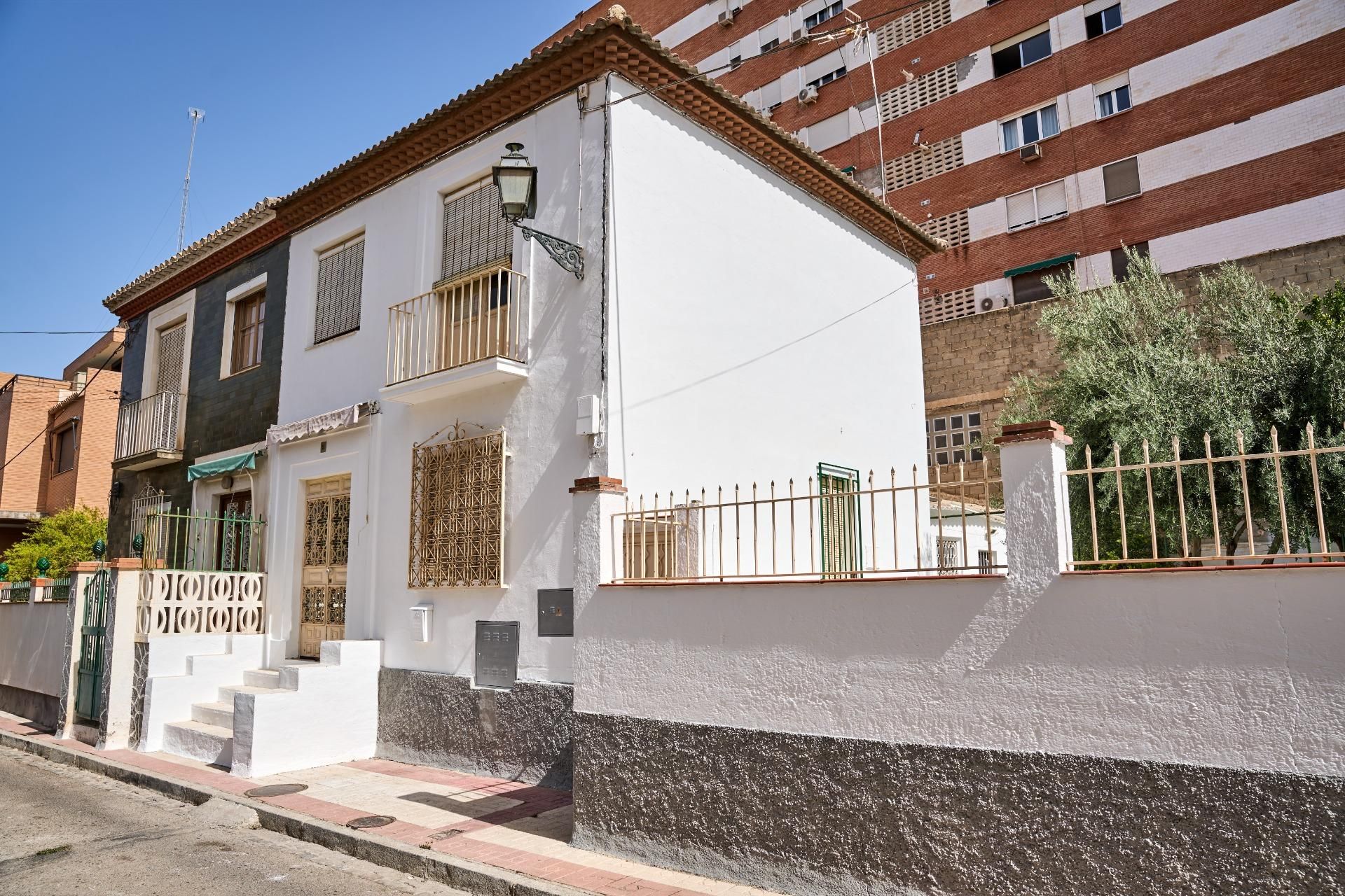 Exterior view of Single-family semi-detached for sale in  Granada Capital  with Private garden, Terrace and Storage room