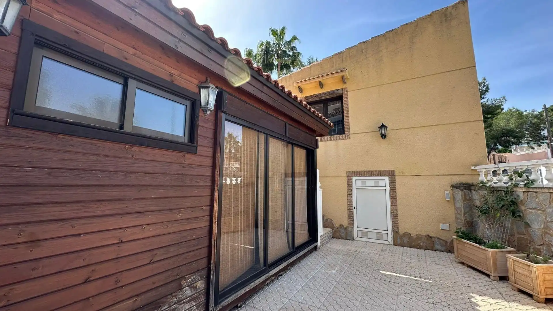 Vista exterior de Casa o chalet en venta en Torrevieja con Calefacción, Jardín privado y Piscina