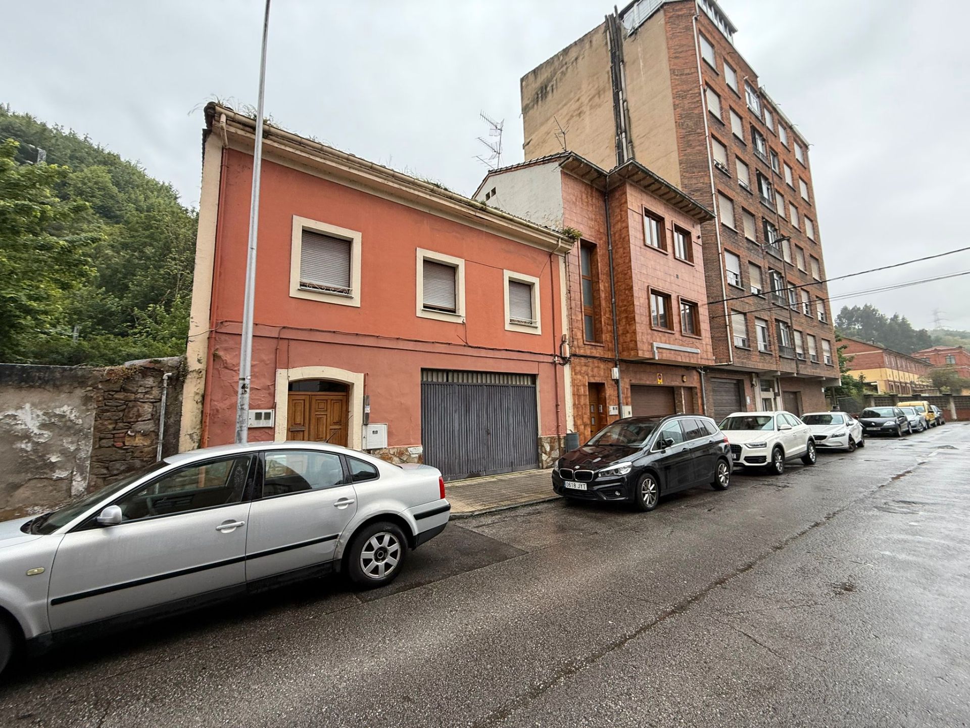 Vista exterior de Casa adosada en venda en Langreo amb Calefacció, Jardí privat i Traster