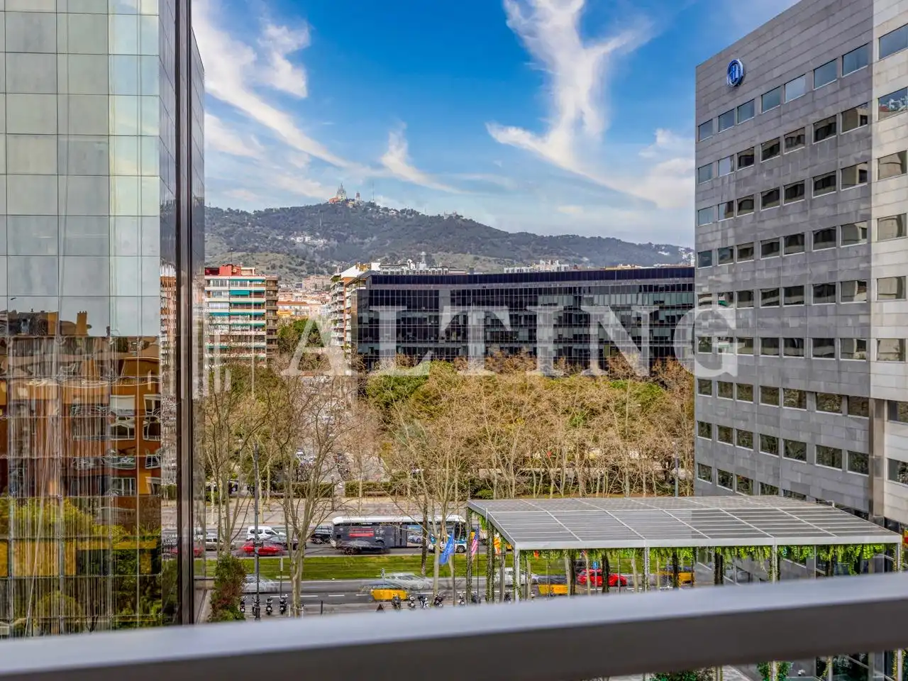 Außenansicht von Wohnung zum Verkauf in Barcelona mit Parkett, Terrasse und Abstellraum