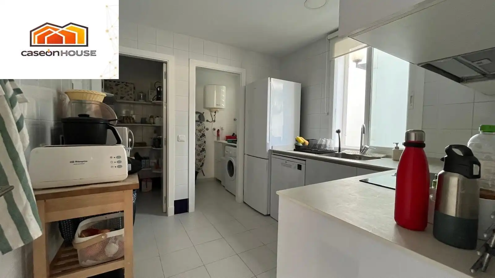 Cuina de Apartament en venda en Chiclana de la Frontera amb Piscina comunitària