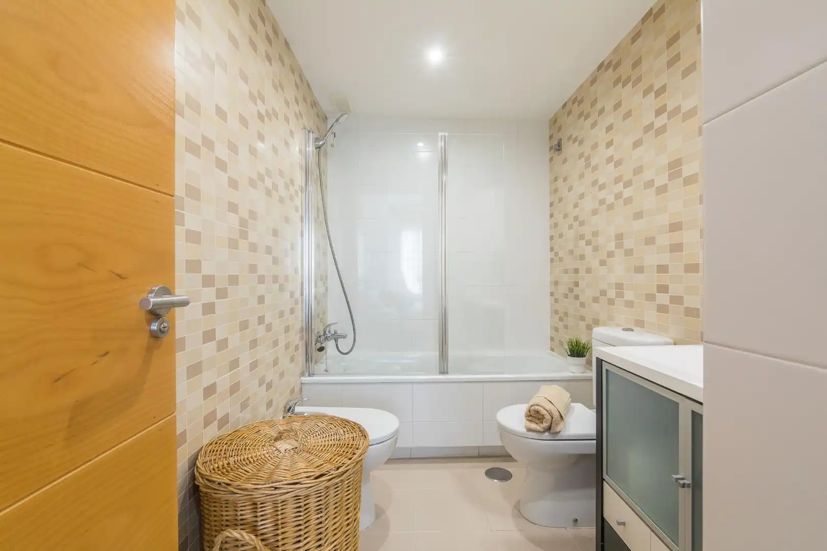 Bathroom of Flat for sale in El Campello  with Air Conditioner, Heating and Terrace