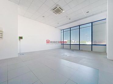 Bureau avec ascenseur à vendre à Europa