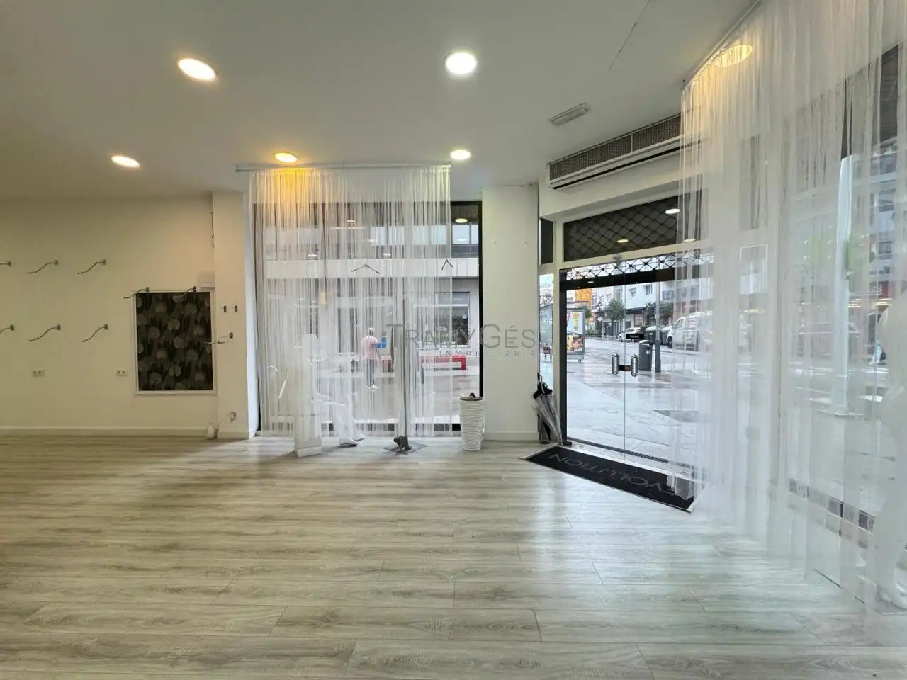 Local comercial en alquiler en CAMELIAS, imagen 7