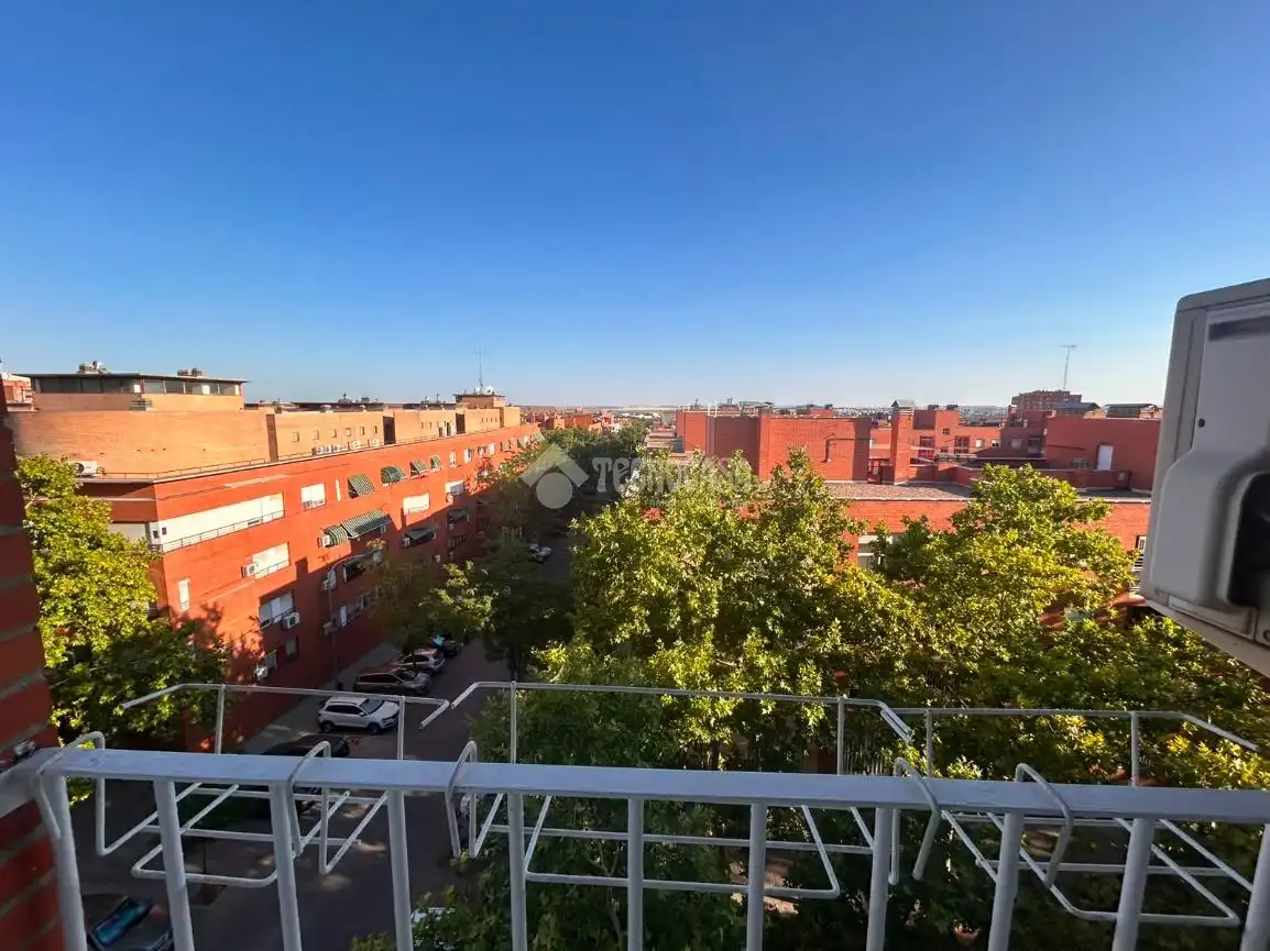 Vista exterior de Piso en venta en Madrid
