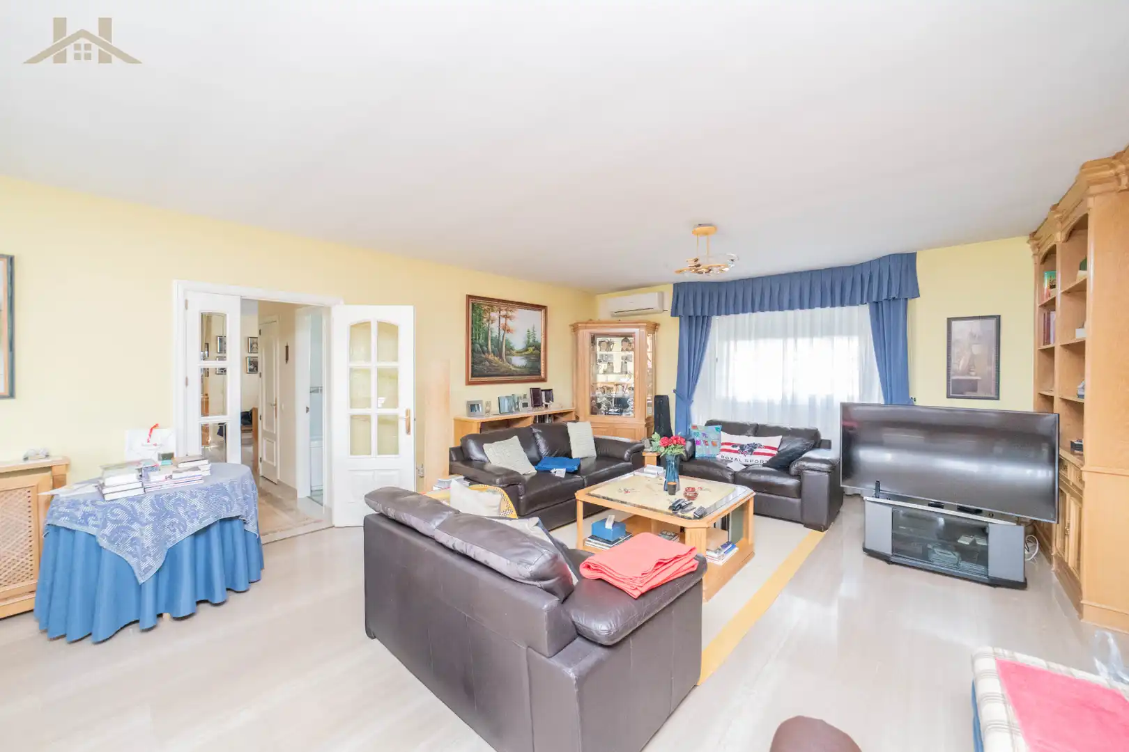 Sala d'estar de Casa o xalet en venda en Boadilla del Monte amb Aire condicionat, Calefacció i Jardí privat