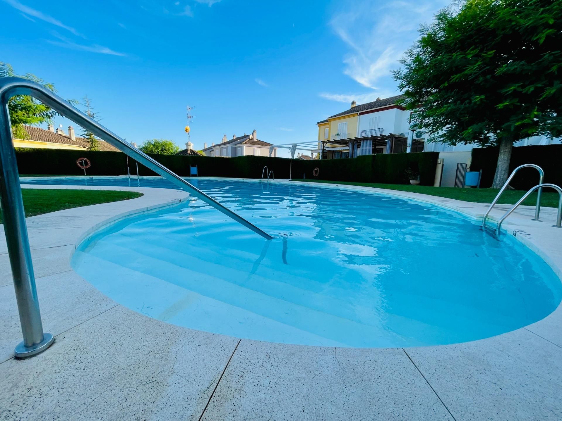 Piscina de Casa adosada en venda en  Córdoba Capital amb Aire condicionat, Jardí privat i Terrassa