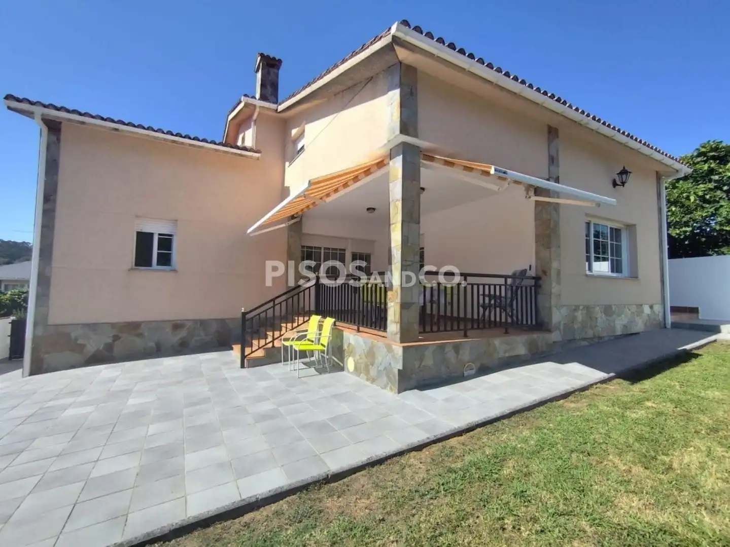 Exterior view of Houses for sale in A Coruña Capital   with Heating, Terrace and Furnished