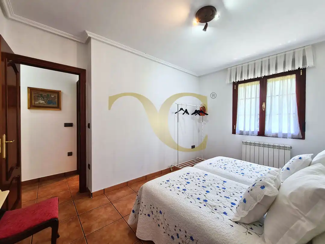 Dormitori de Casa o xalet en venda en Ribadesella amb Calefacció, Jardí privat i Terrassa