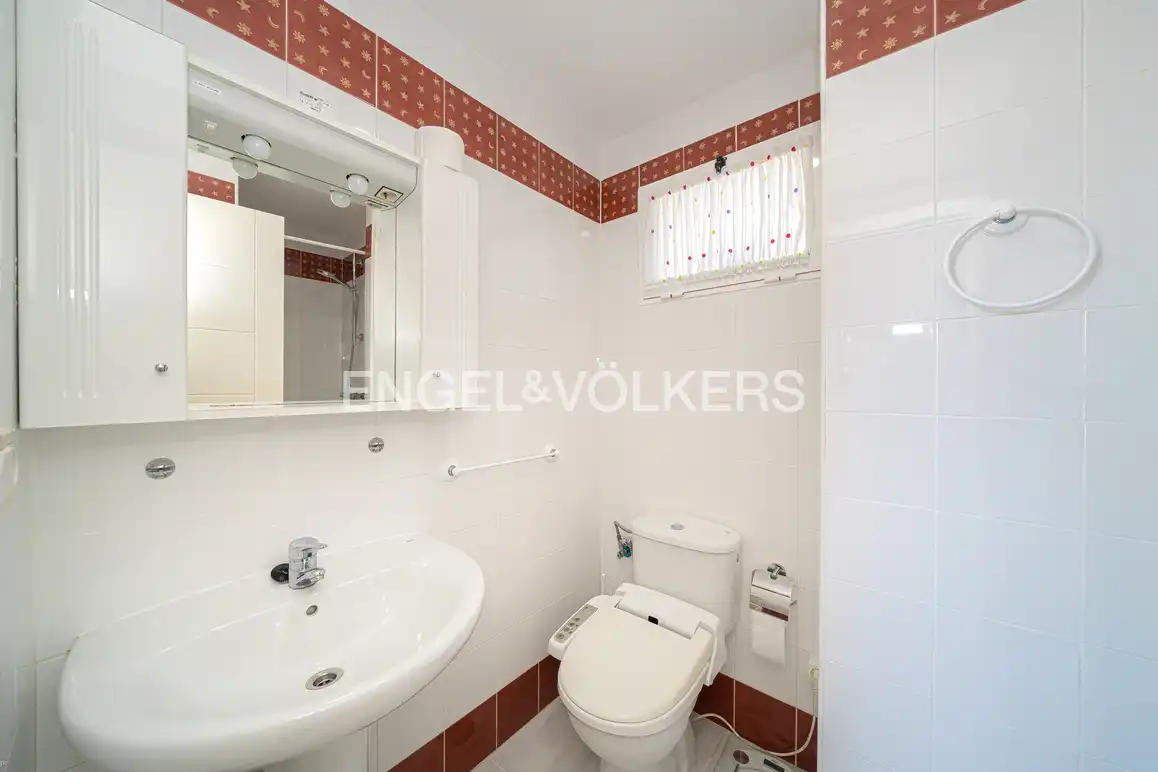 Baño de Apartamento en venta en Benidorm con Aire acondicionado, Trastero y Amueblado