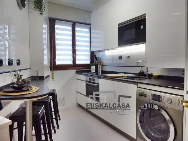 Cuina de Pis de lloguer en Bilbao  amb Calefacció i Moblat