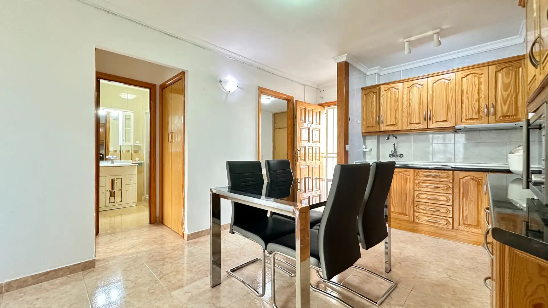 Cocina de Piso de alquiler en San Bartolomé de Tirajana con Amueblado, Lavadora y Microondas