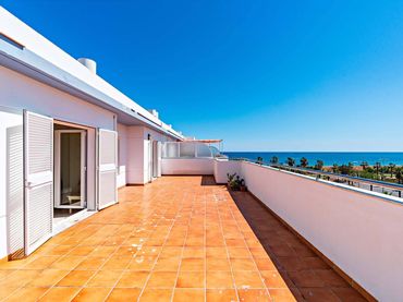 Penthouse mit Pool zum Verkauf in PLAYAS DE LA ENSENADA (A)