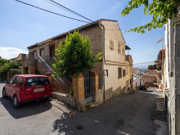 Casa con balcón en venta en Calle LOS LLANOS 2