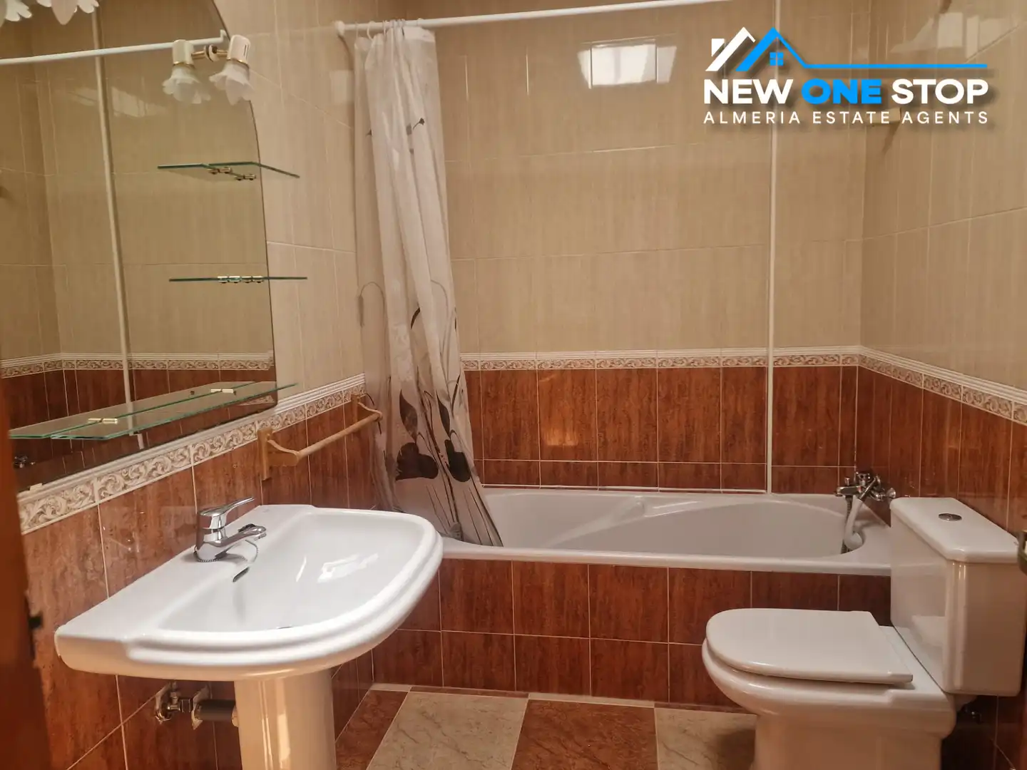 Bathroom of Detached homes for sale in Garrucha  with Terrace, Furnished and Oven