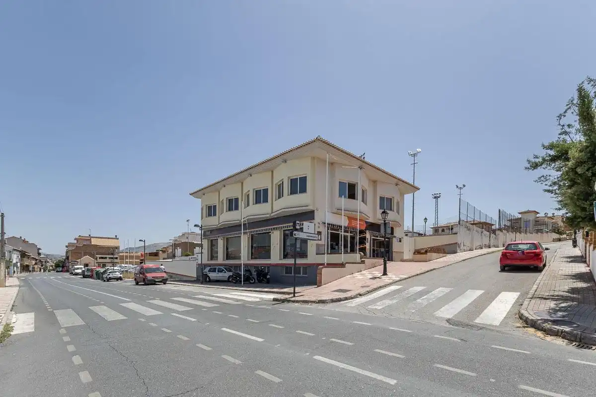 Außenansicht von Gebäude zur Miete in La Zubia