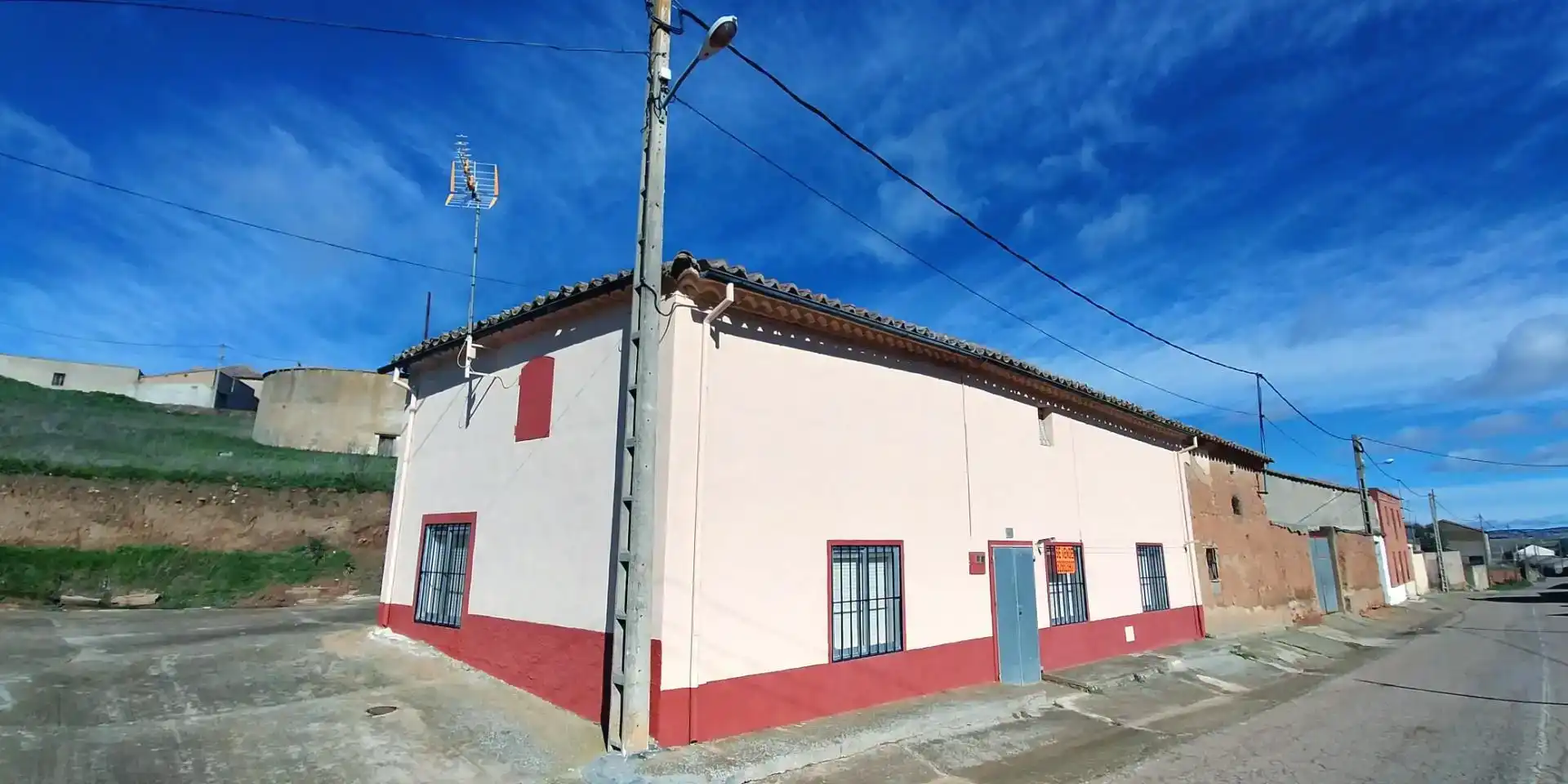 Vista exterior de Casa o chalet en venta en Castronuevo con Trastero, Amueblado y Horno
