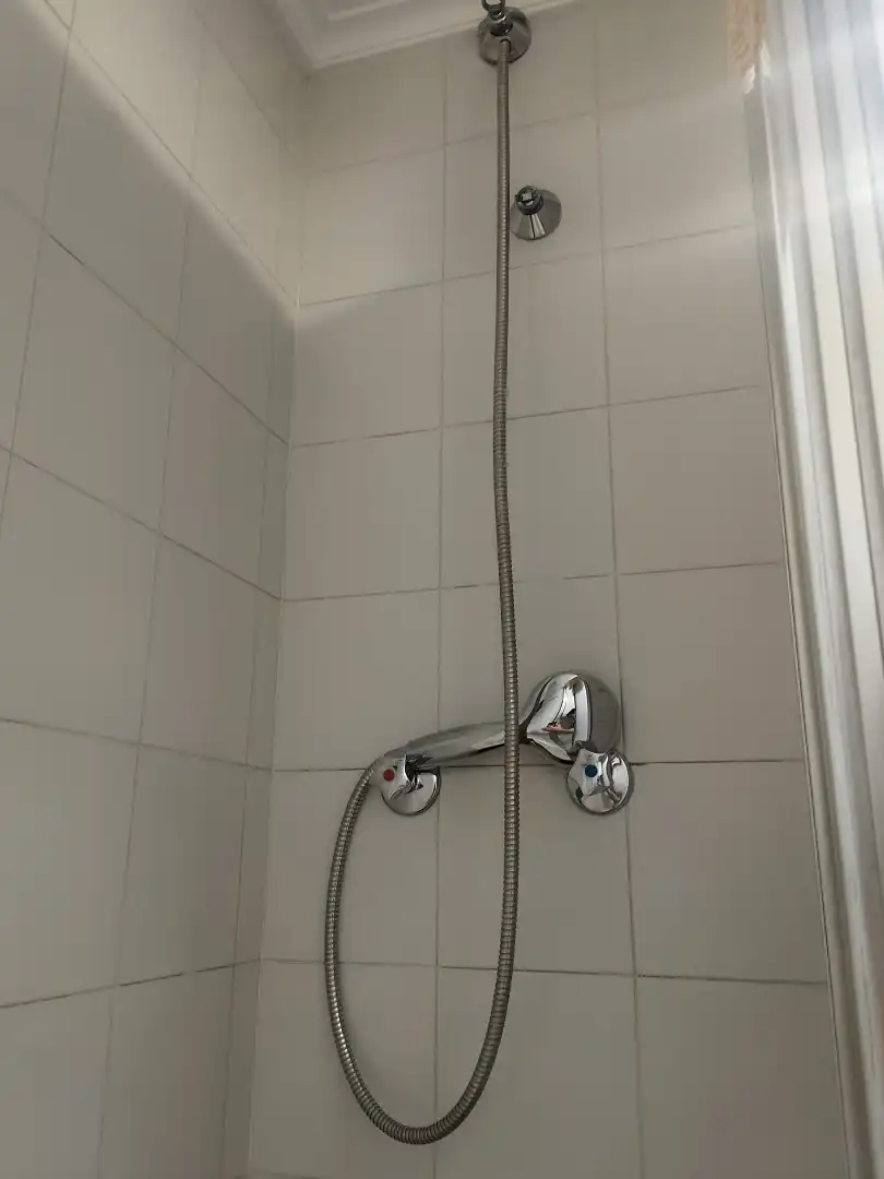 Baño de Piso de alquiler en Oviedo  con Calefacción, Parquet y Amueblado