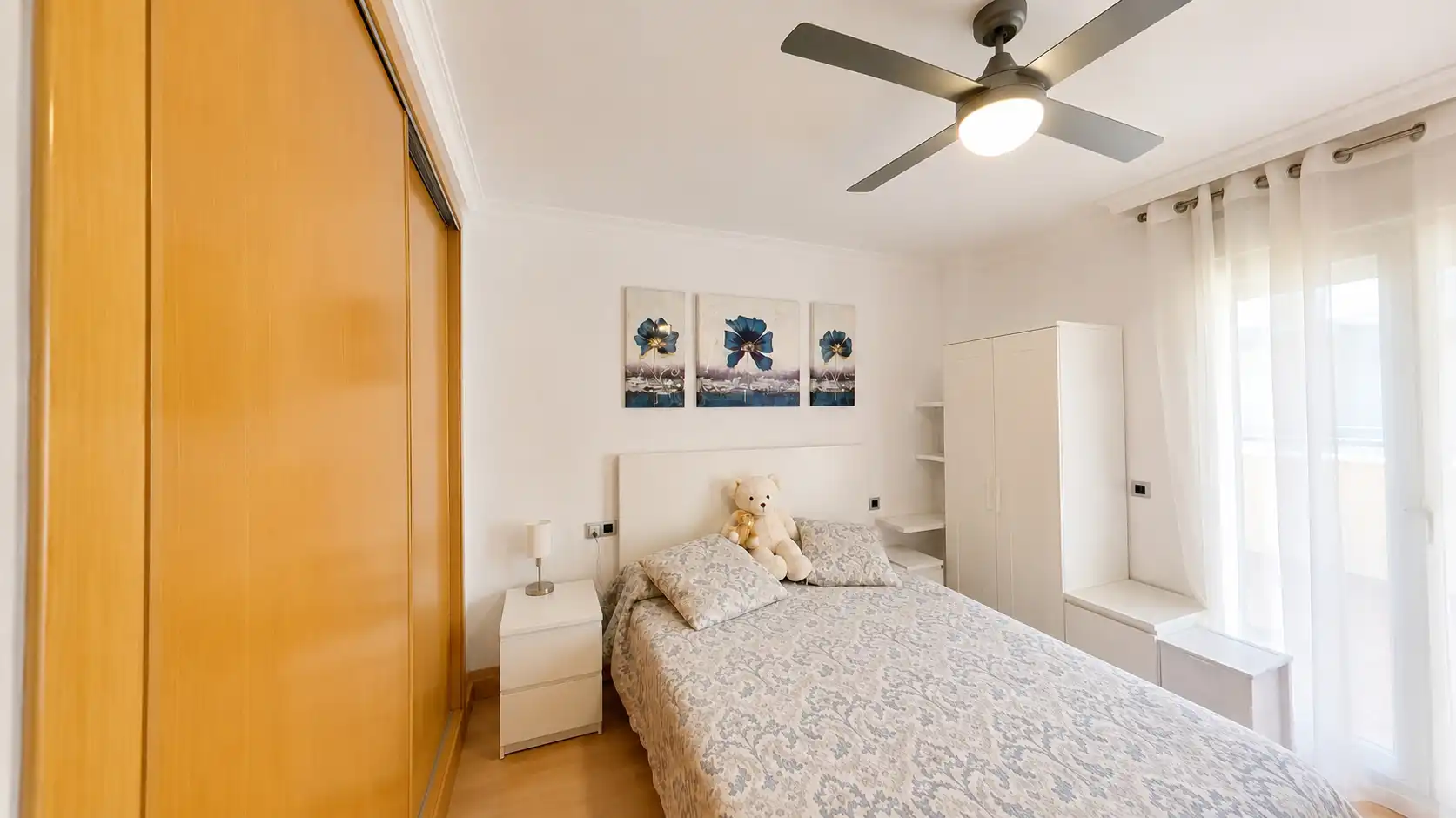 Schlafzimmer von Dachboden zum Verkauf in Vélez-Málaga mit Klimaanlage, Terrasse und Möbliert