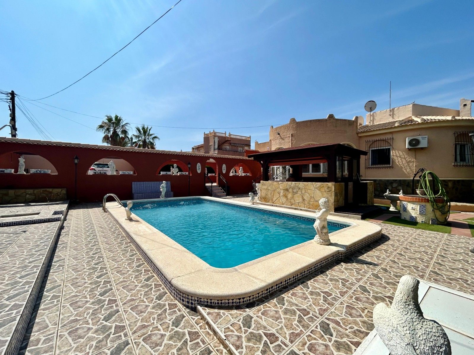 Swimming pool of House or chalet for sale in Torrevieja