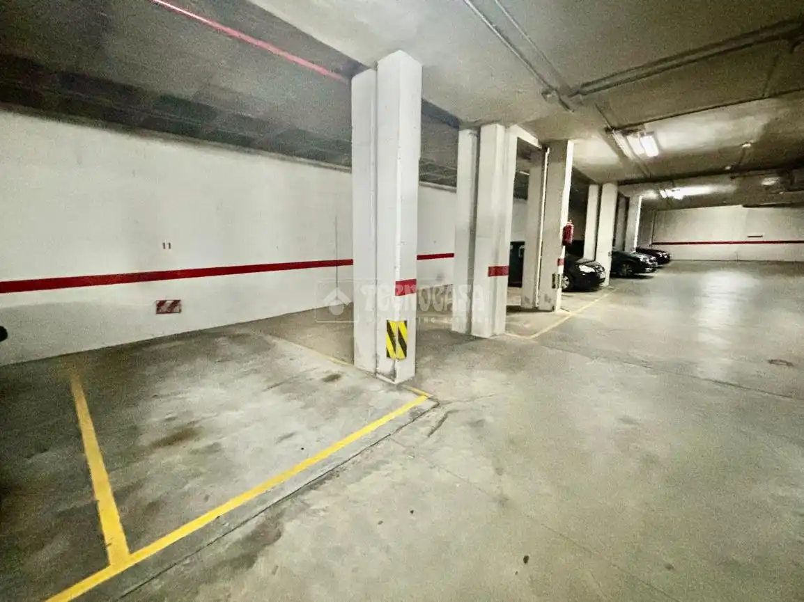 Parking de Piso en venta en Ávila con Calefacción, Parquet y Trastero