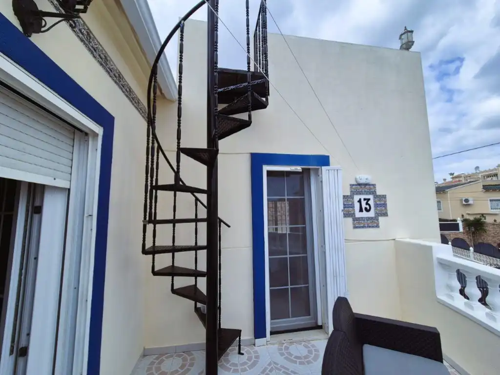 Terrassa de Casa o xalet en venda en Villamartín amb Jardí privat