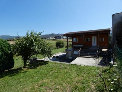 Vista exterior de Casa o xalet en venda en Valdés - Luarca amb Jardí privat