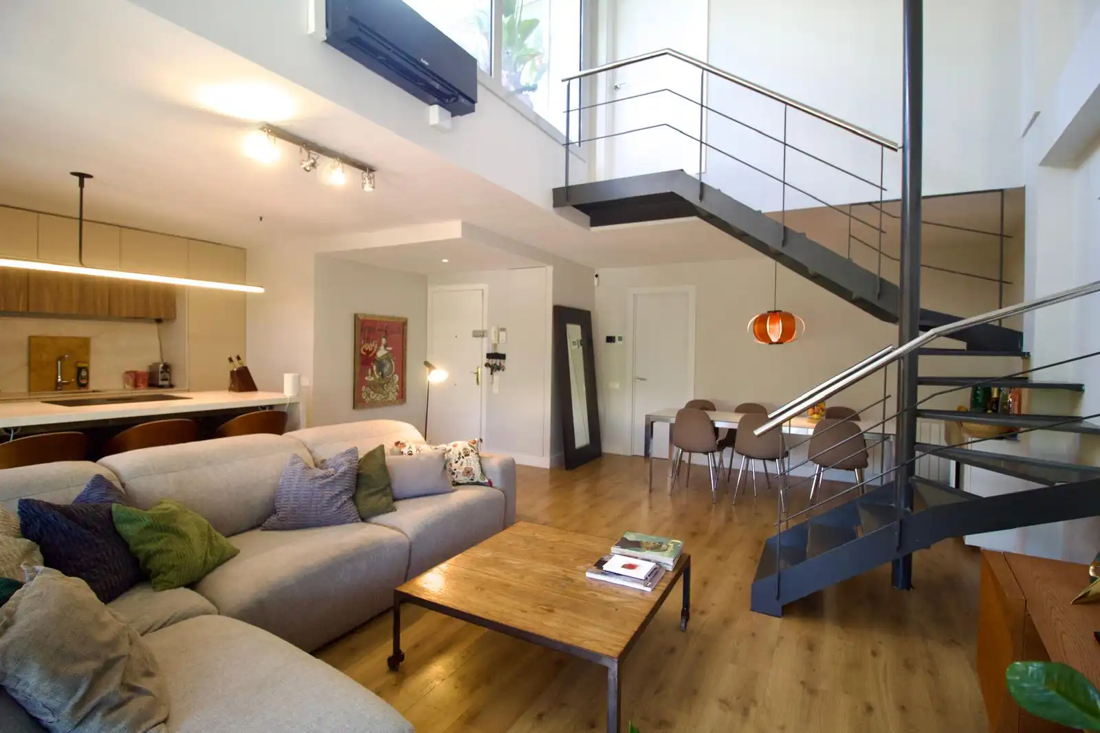 Duplex with terrace for sale in Plaça Can Prat