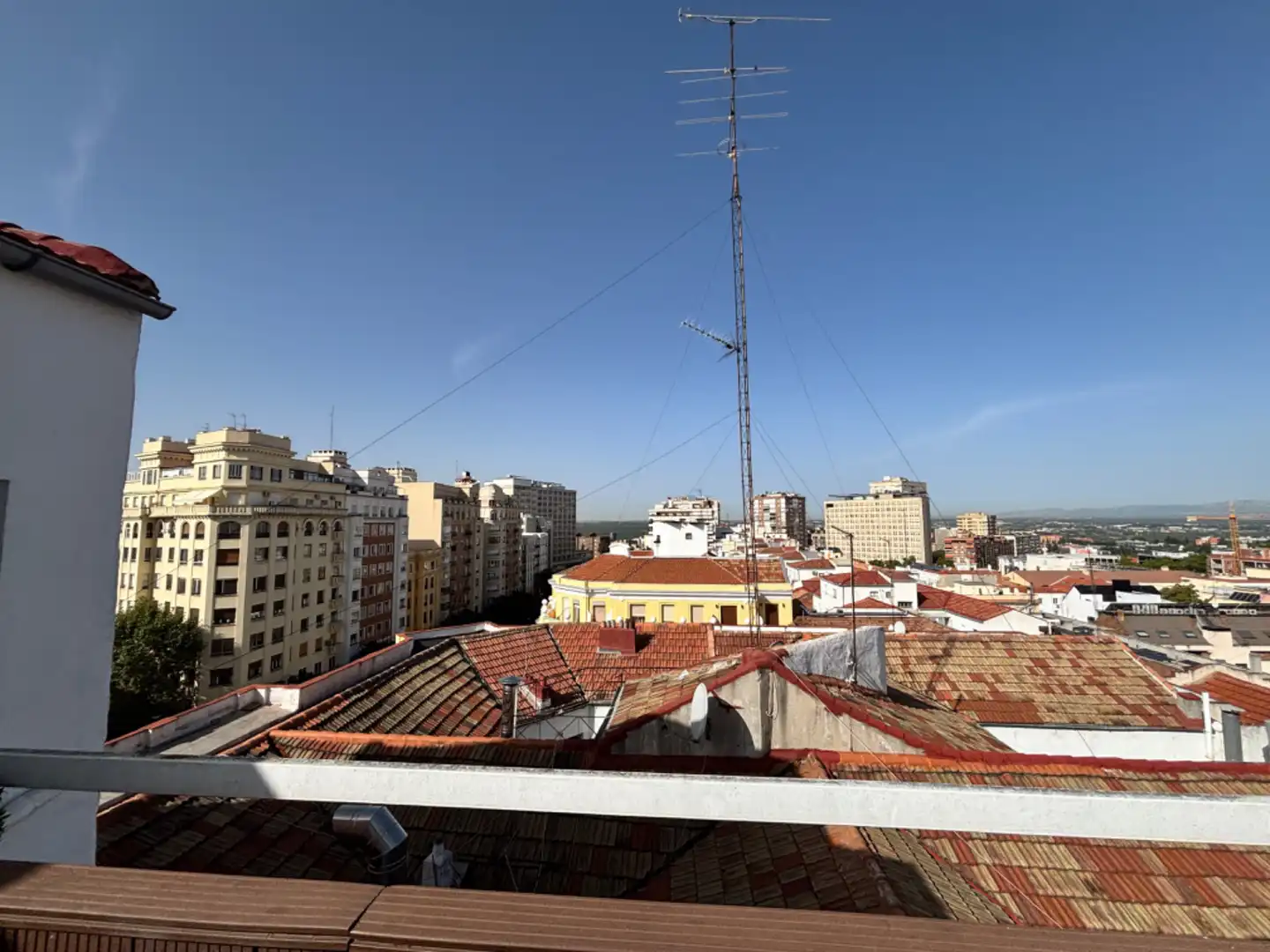 Vista exterior de Pis de lloguer en Madrid amb Calefacció, Terrassa i Moblat