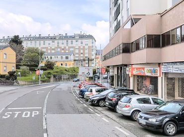 Local comercial en venda a Avenida Xunqueira 5