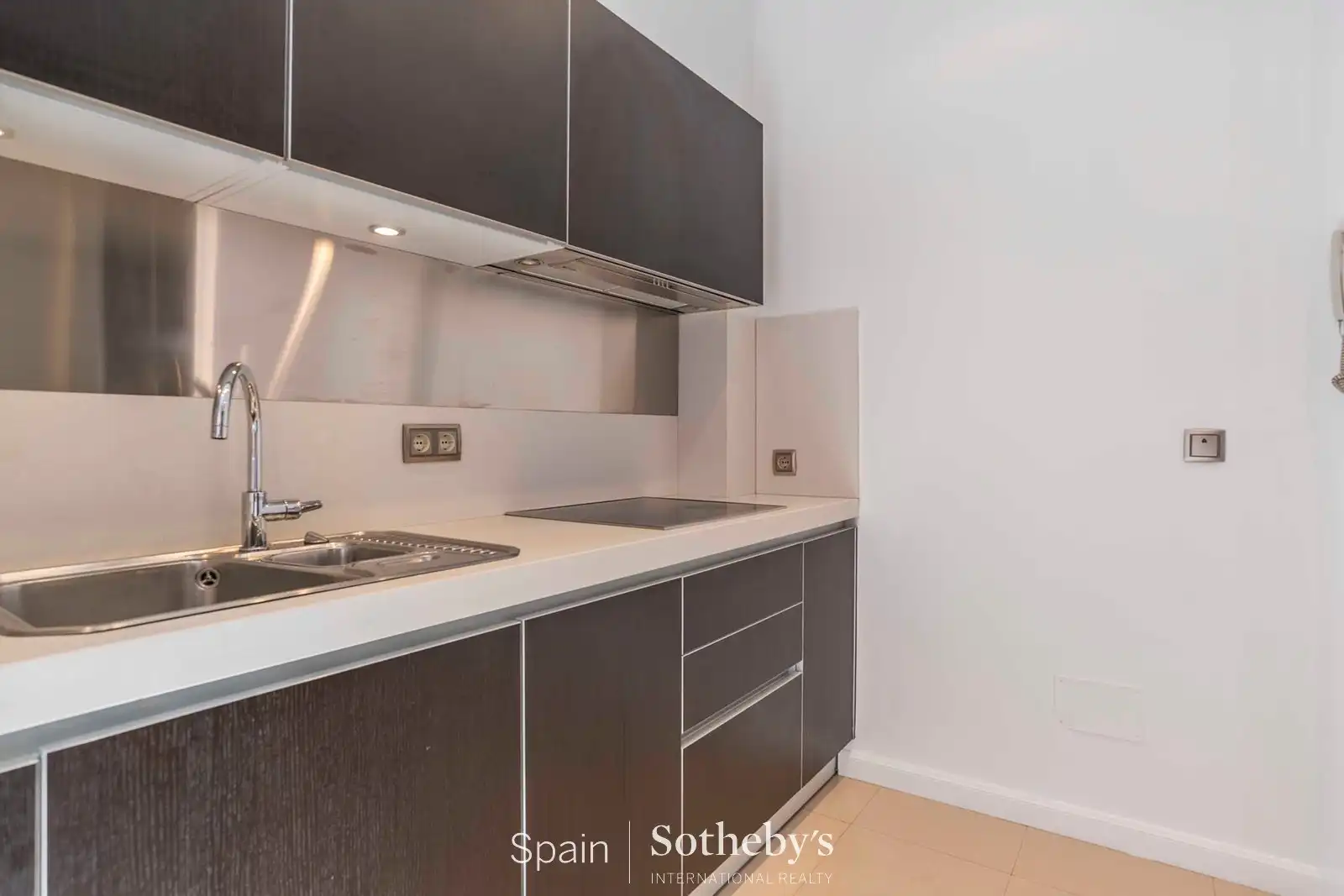 Cuina de Apartament de lloguer en Madrid amb Aire condicionat i Calefacció