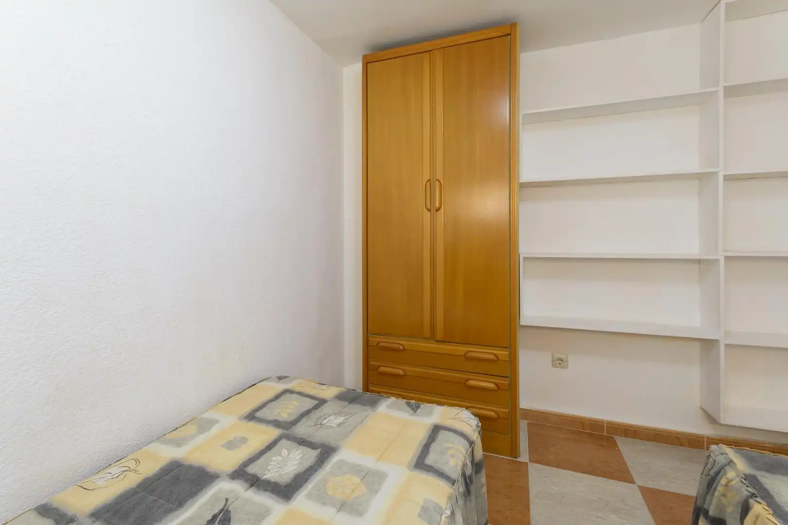 Habitación de Apartamento en venta en Gandia con Jardín privado, Terraza y Trastero