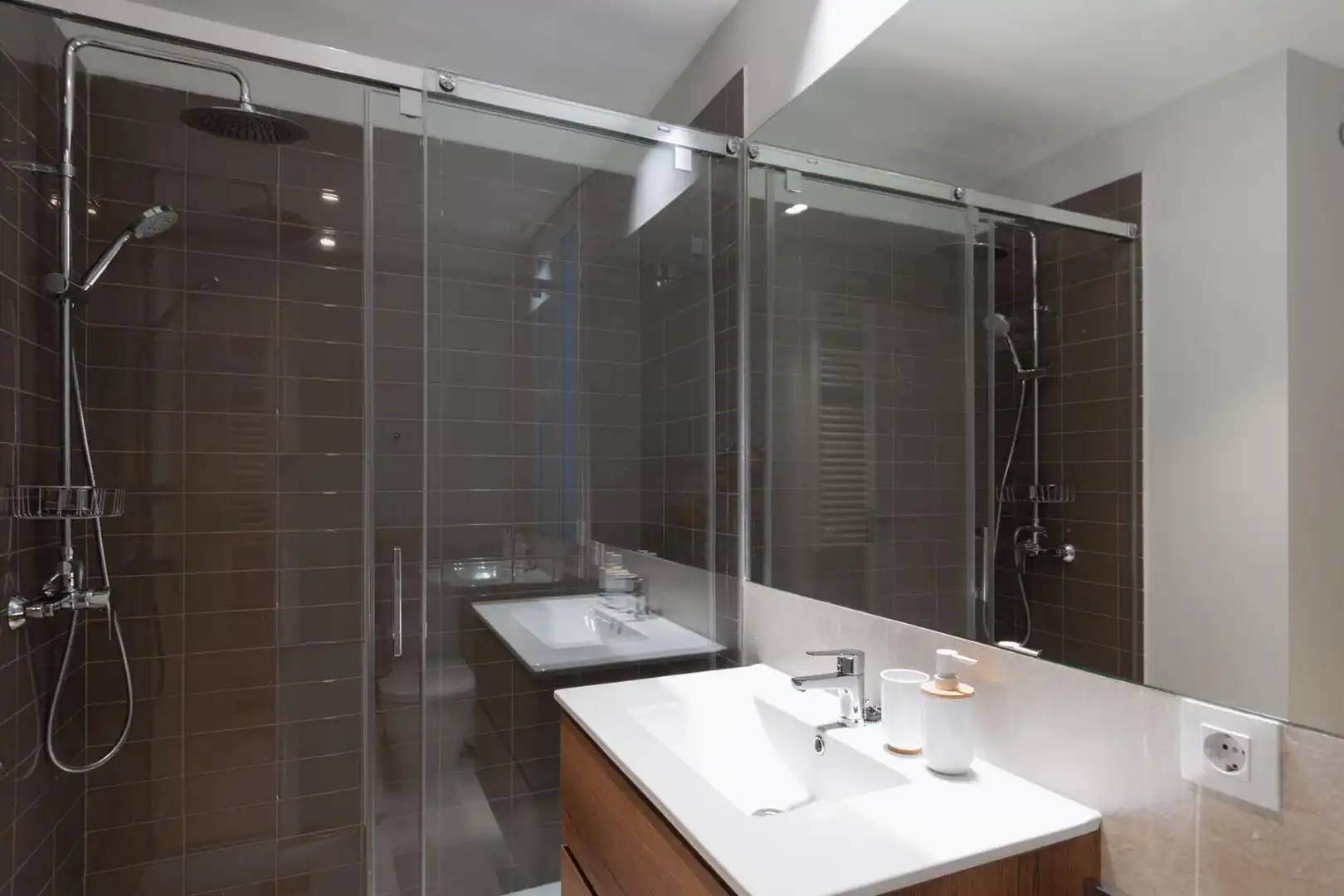 Bathroom of Apartments for rent in Madrid  with Air Conditioner, Heating and Terrace