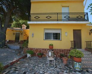 Exterior view of House or chalet for sale in Villar del Arzobispo  with Terrace and Swimming Pool