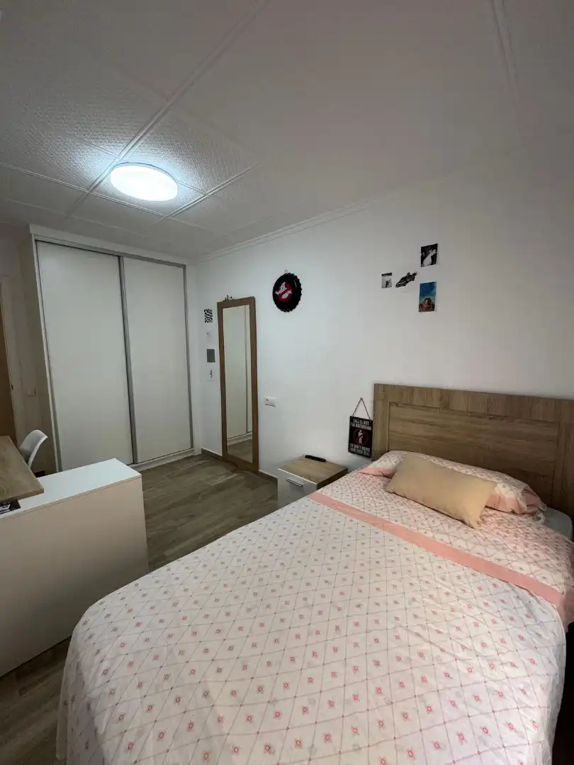Dormitori de Pis en venda en Torrevieja amb Aire condicionat, Jardí privat i Piscina