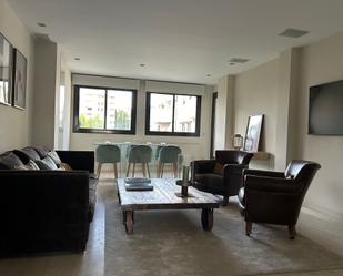 Living room of Flat to rent in  Madrid Capital  with Air Conditioner, Heating and Furnished