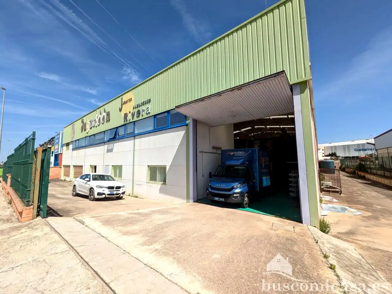 Vista exterior de Nau industrial en venda en Linares