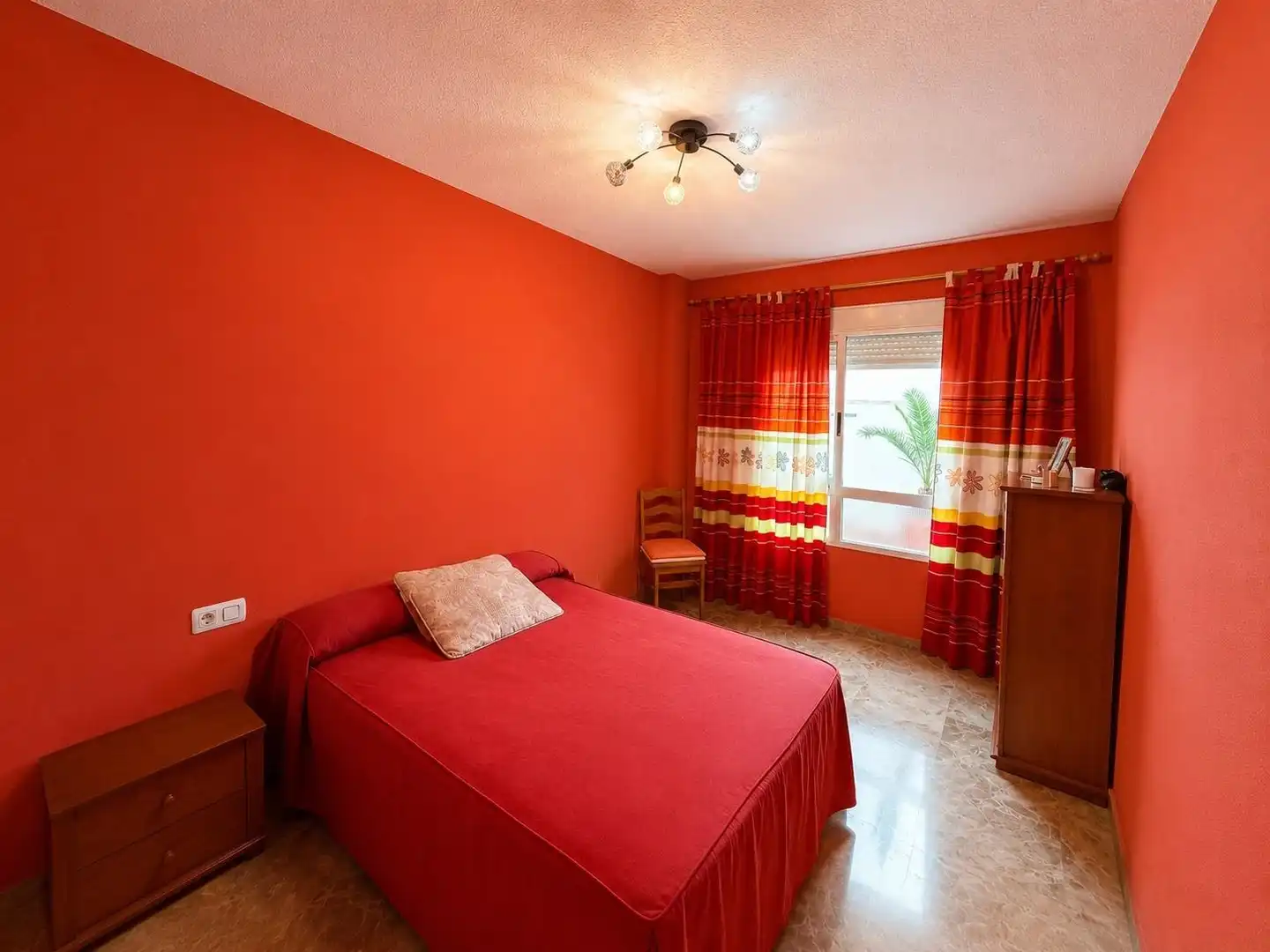 Habitación de Planta baja en venta en Alicante / Alacant con Terraza y Trastero