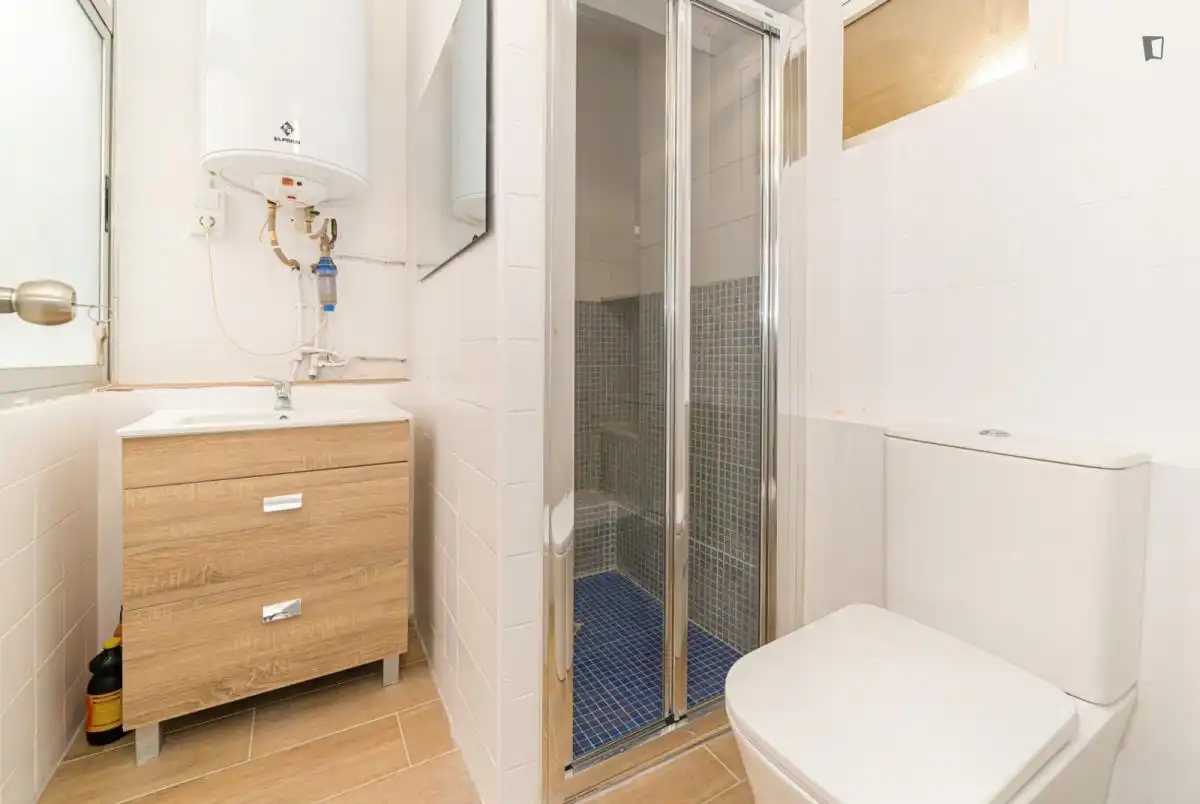 Baño de Apartamento para compartir en Elche / Elx con Amueblado, Lavadora y Microondas