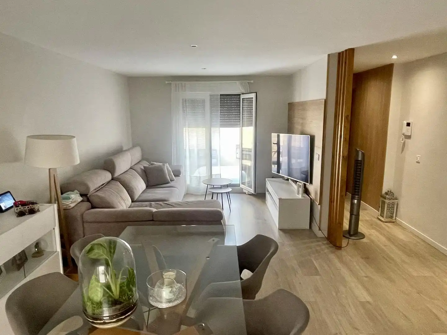 Sala de estar de Casa adosada en venta en Almería con Aire acondicionado, Parquet y Amueblado