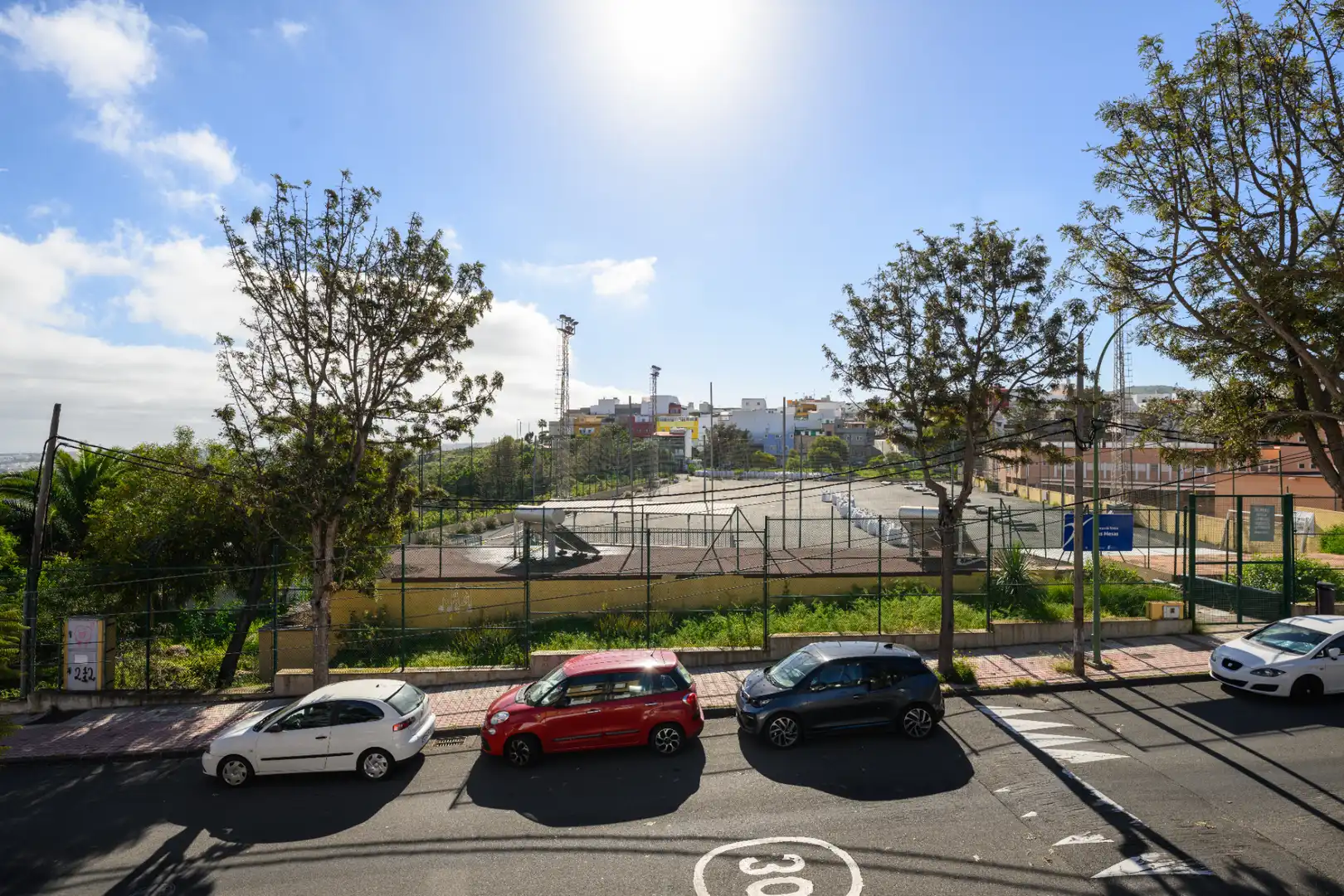 Vista exterior de Casa adosada en venda en Las Palmas de Gran Canaria amb Jardí privat, Terrassa i Traster