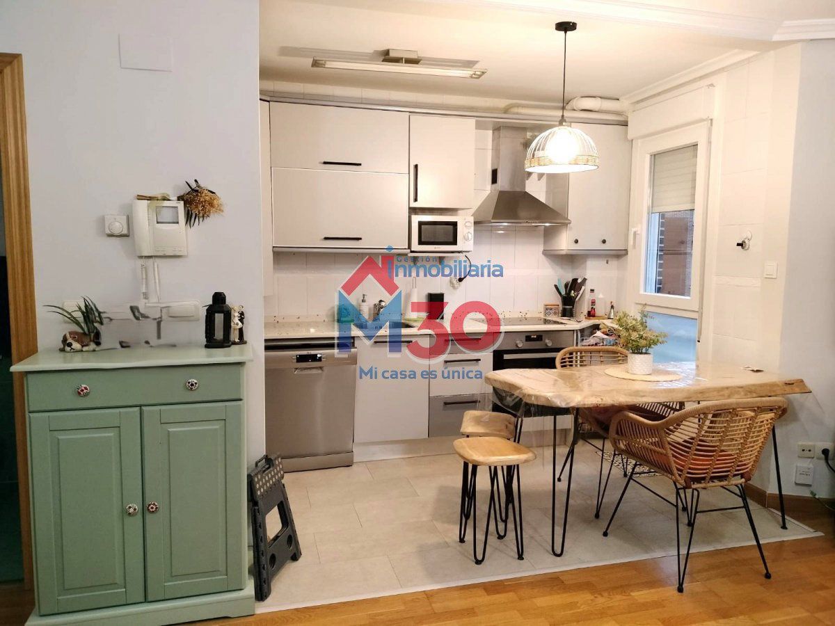 Cuina de Apartament en venda en Miranda de Ebro amb Calefacció, Parquet i Terrassa