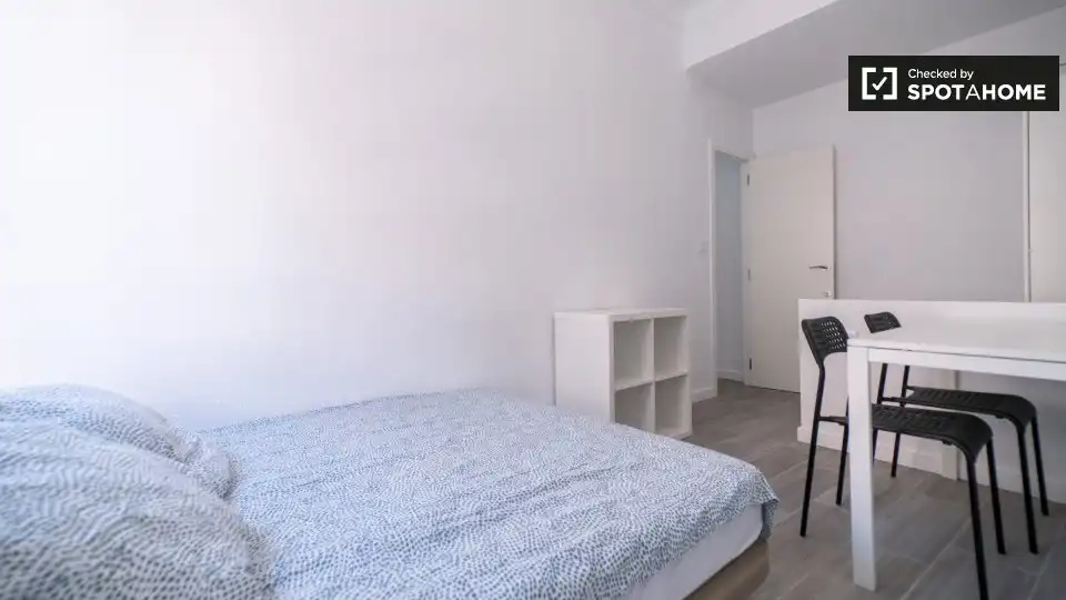 Habitación de Piso de alquiler en Valencia con Aire acondicionado, Calefacción y Amueblado