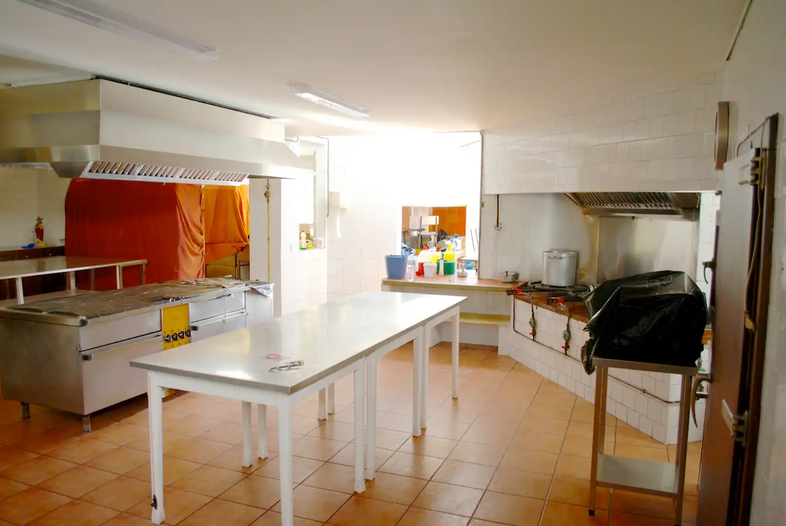 Cuina de Edifici en venda en Bejís amb Piscina comunitària